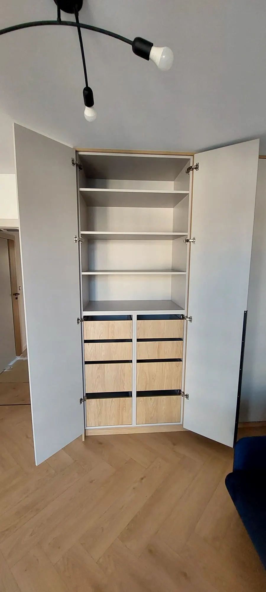Szafy z podświetleniem LED – zdjęcie 4 z 5