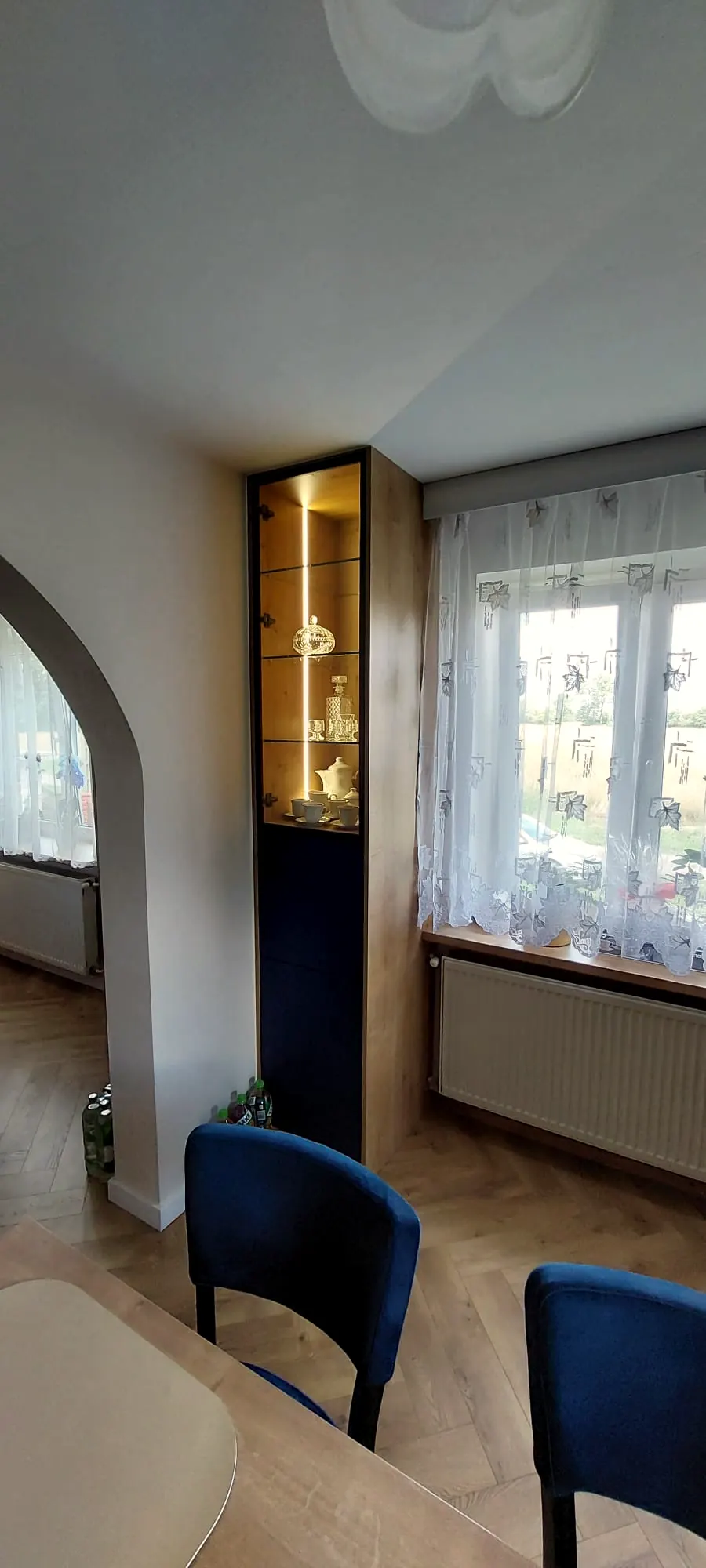 Granatowa kuchnia z wyspą – zdjęcie 7 z 7